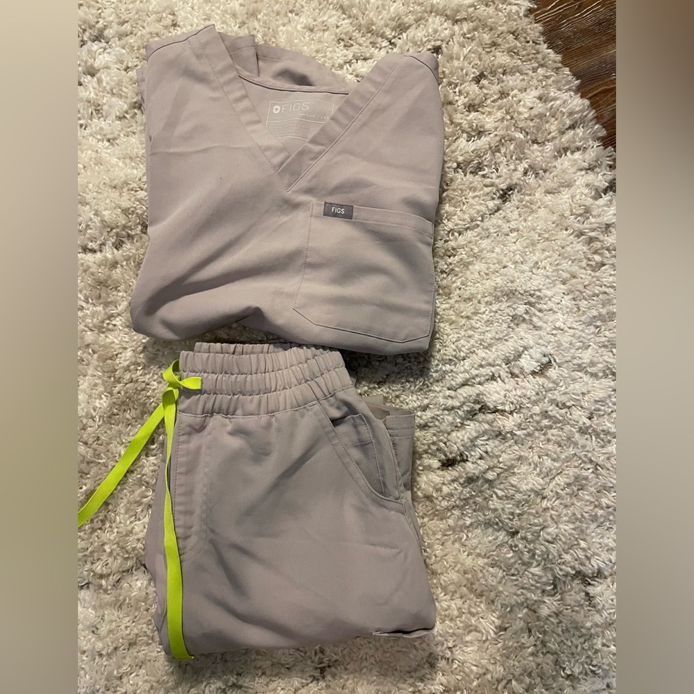 Figs Women's Two-Piece Scrub Set in Lavender Gray with Neon Yellow Trim